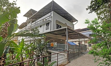 Treebo Nirupama Apartment, 750 M From Aluva Railway Station