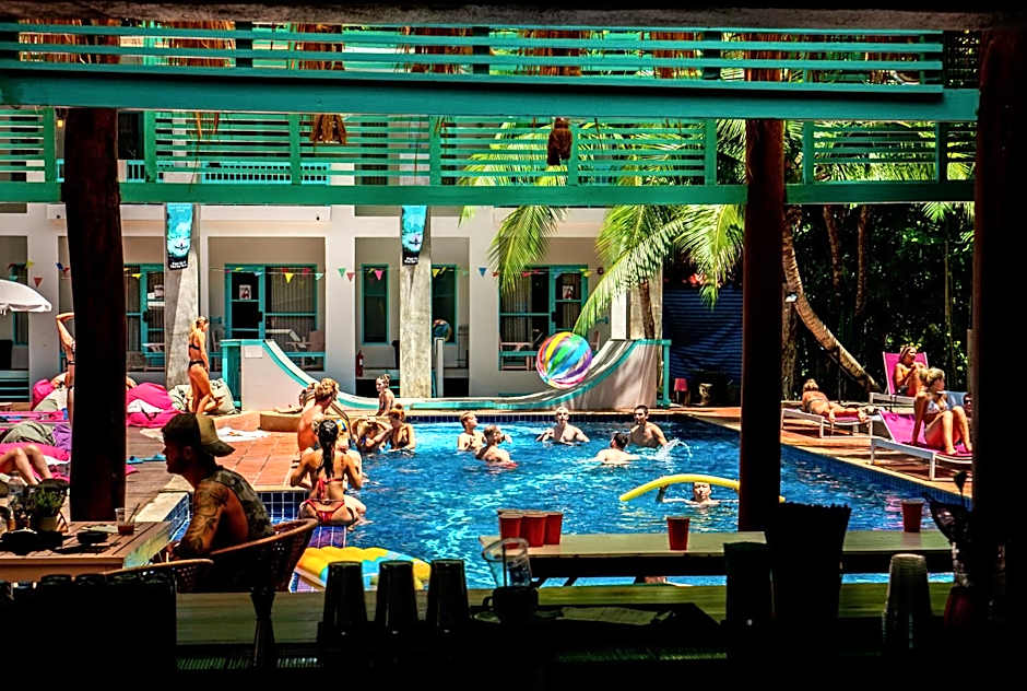 Nomads Ao Nang Party Hostel 18-35 Years Old Only