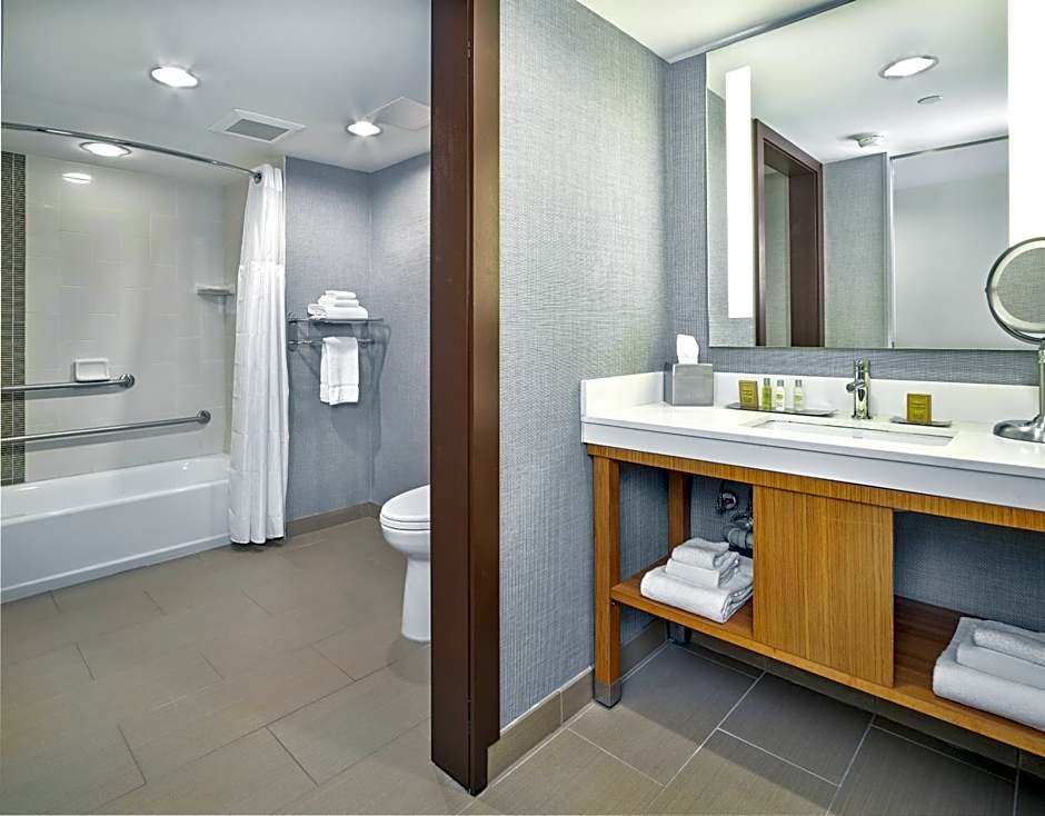 DoubleTree by Hilton Edmonton Downtown