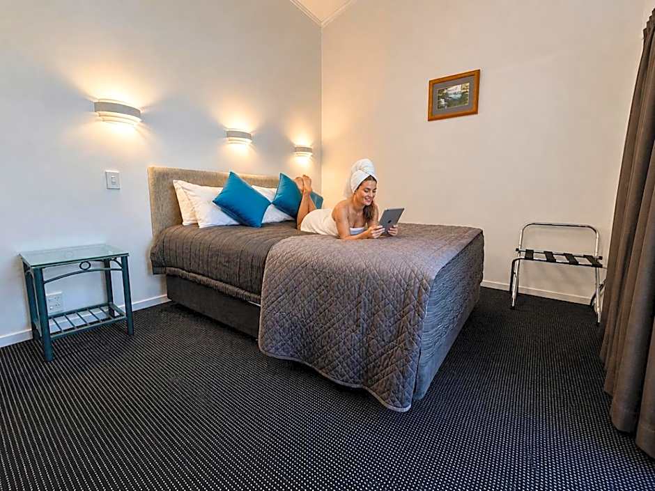 Teal Motor Lodge