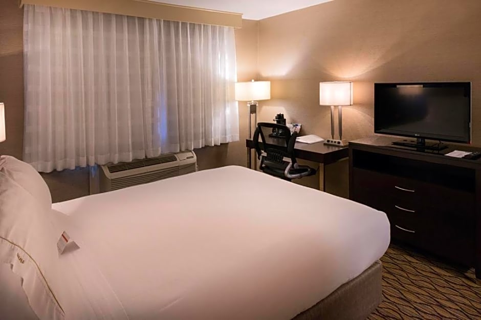 Holiday Inn Express Hotel & Suites Pasadena-Colorado Boulevard, an IHG Hotel