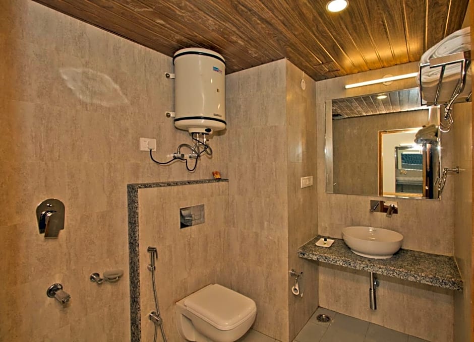 Sarthak Regency (Centrally Heated & Air cooled)