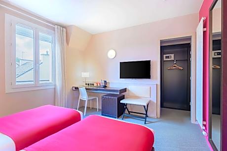 2 Single Beds, Nonsmoking, Upgrade