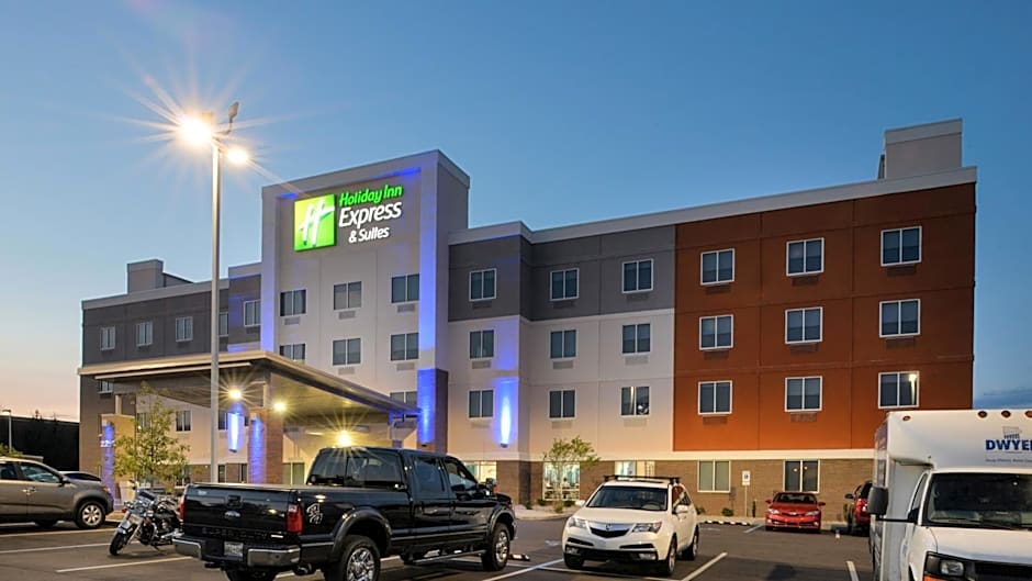 Holiday Inn Express & Suites Lexington - Hamburg Area