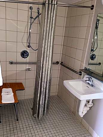 Double Room - Disability Access - Roll In Shower