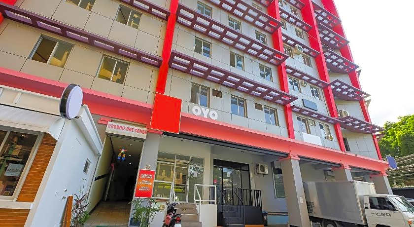 OYO 809 Crowne One Condo