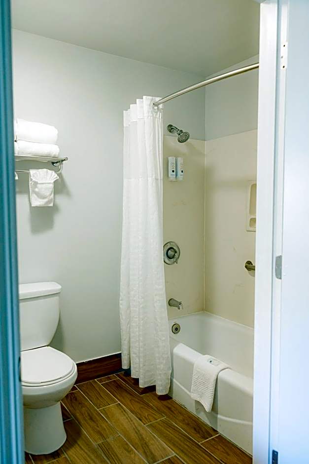 Quality Inn & Suites Lathrop