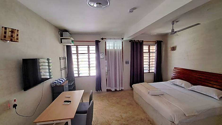 Kaleb's Beachfront Serviced Studio Apartments
