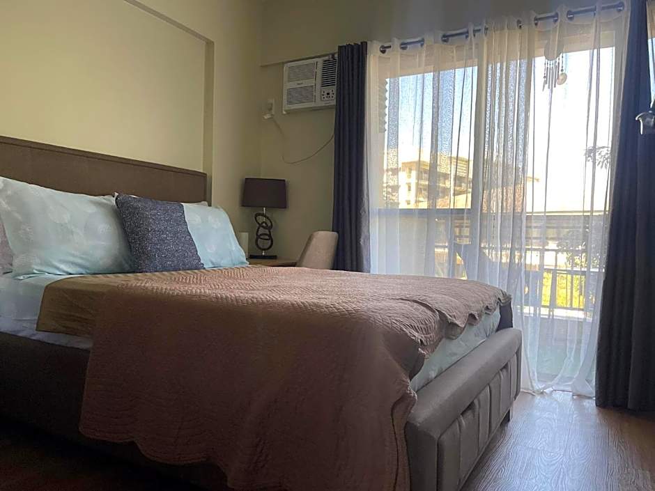 MaRoy Suites at Asteria Residences (Near NAIA with free Parking+Fiber Internet)