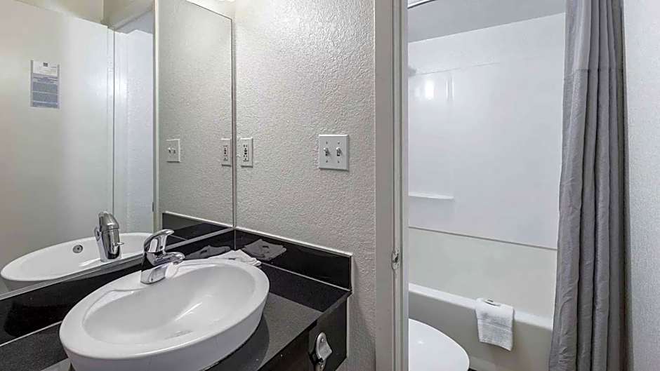 Motel 6-Council Bluffs, IA - Omaha East