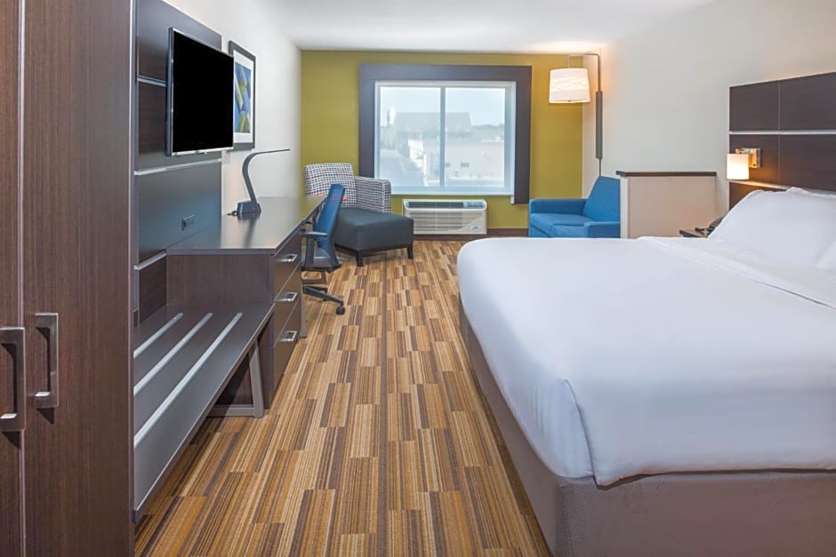 Holiday Inn Express Hotel & Suites Bismarck By IHG