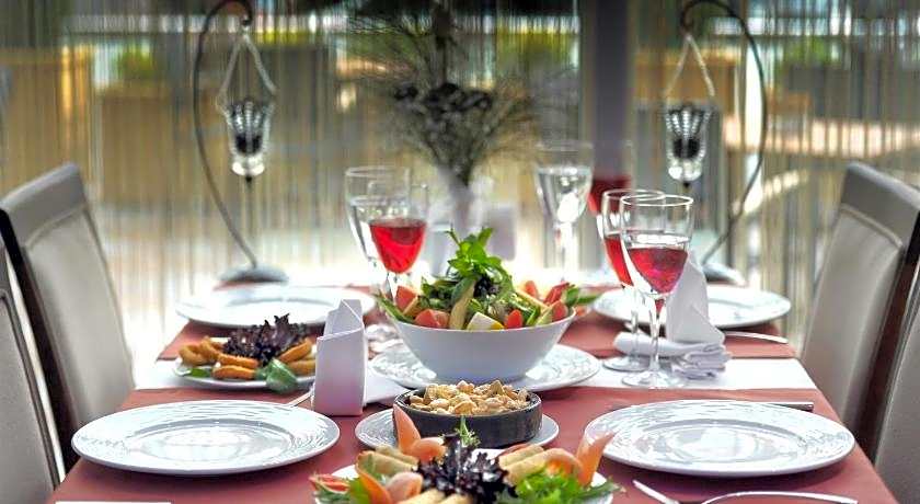 Rhiss Hotel Bostanci