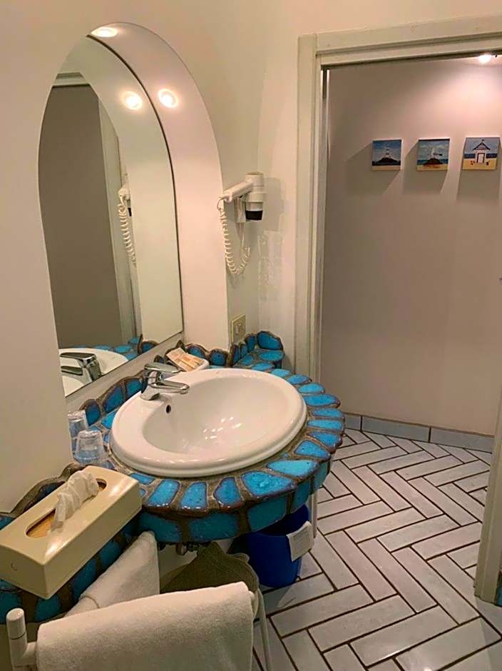 Photo 1 of 4 of Jetted Tub