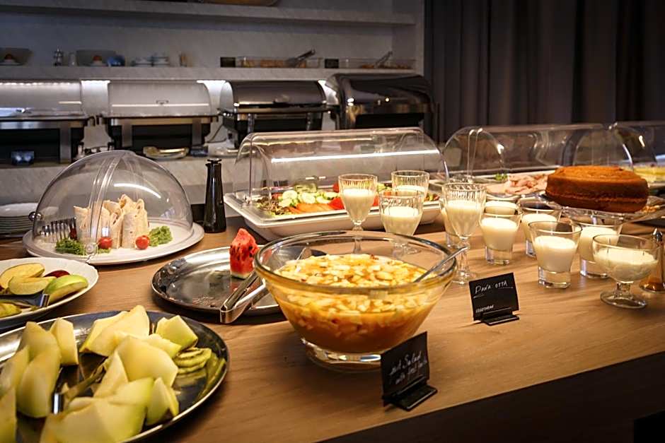 MAR n MAR CROWN HOTEL-SUITES