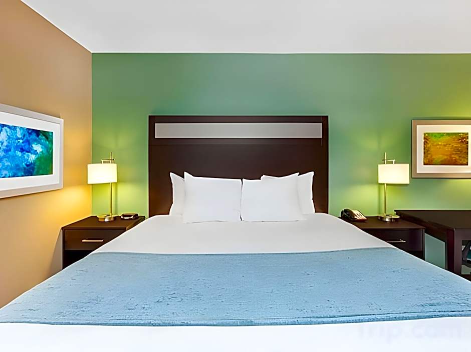 Baymont by Wyndham Midland Center