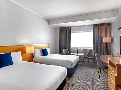 Classic Queen Room with Double Bed