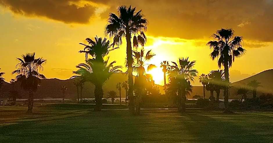 Beautiful 4 bedroom house with phenomenal golf and mountain views