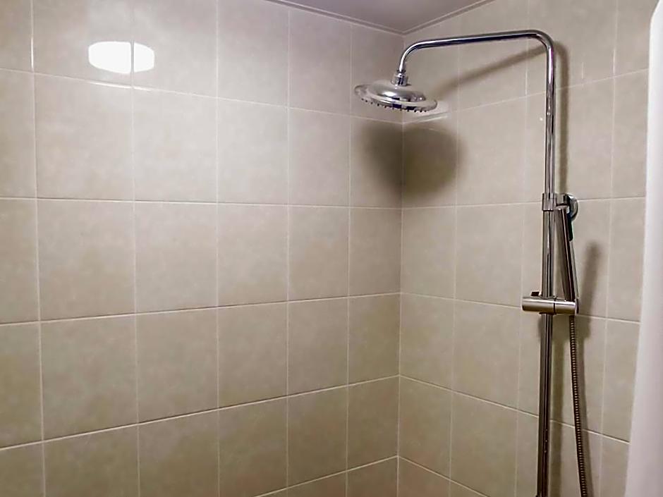 国際通りと牧志駅まで徒歩5分 庭付き素敵な古民家 わらゆんSO 松武の古民家Traditional house