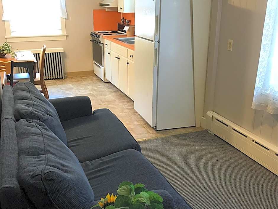 Simmons Motel and Suites