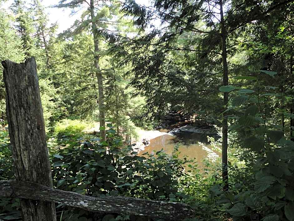 Dwight Riverside Inn