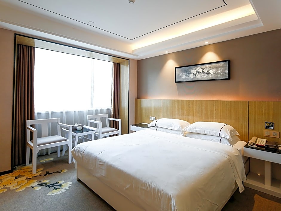 Photo 1 of 10 of Standard 1 King Bed