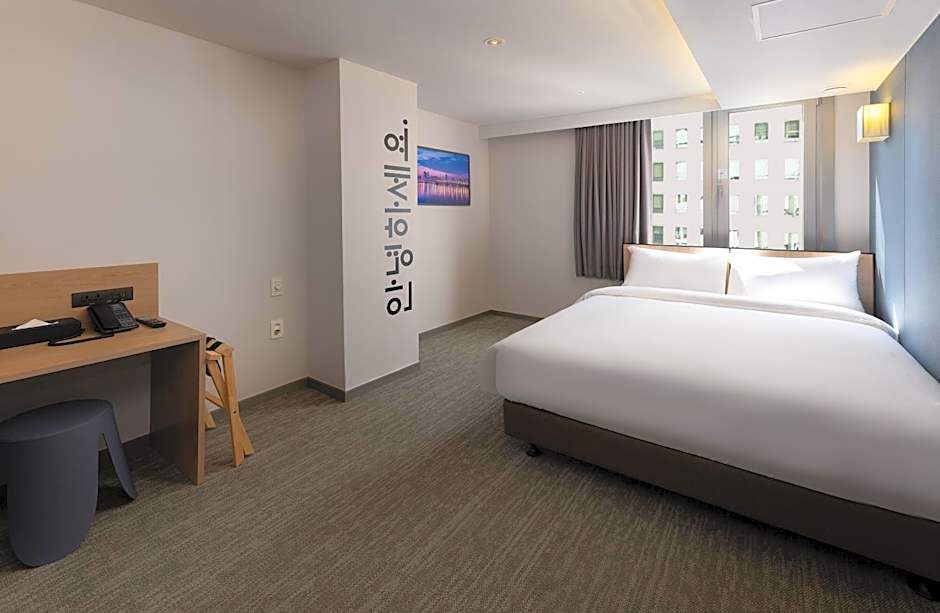 Photo 1 of 5 of Superior 1 Queen Bed