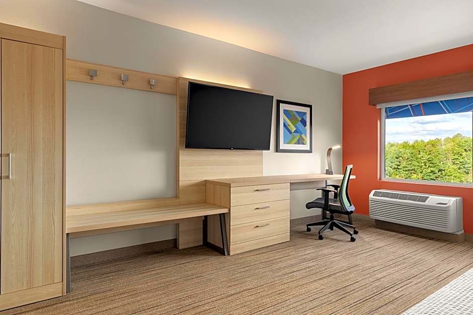 Holiday Inn Express and Suites Staunton By IHG