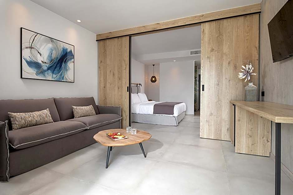 Lagomandra Luxury Suites with Private Pools