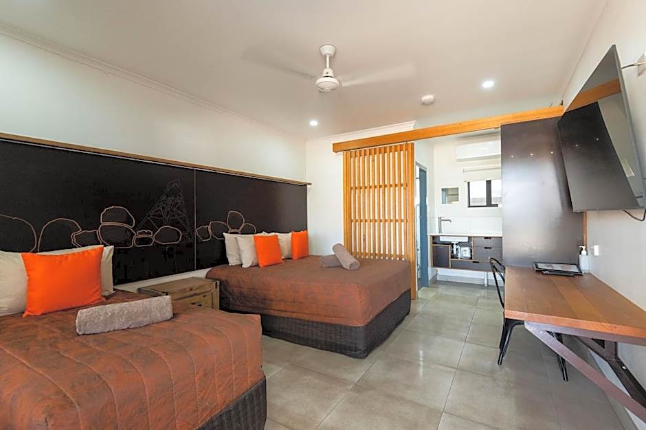 Safari Lodge Motel