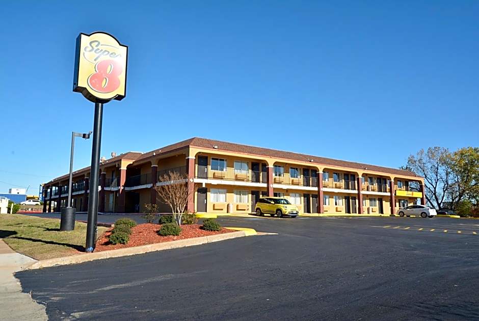 Super 8 by Wyndham Midwest City OK