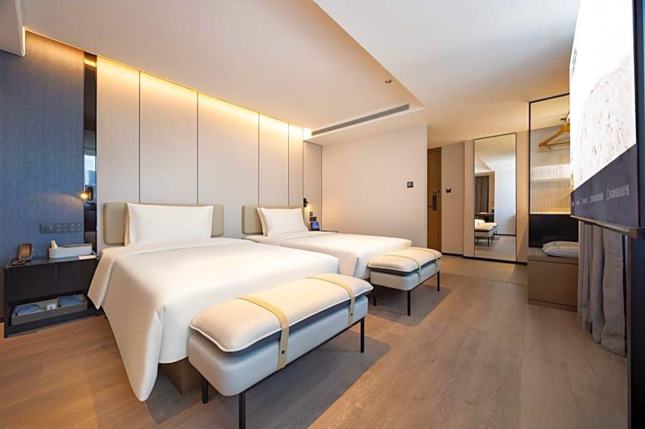Atour Hotel Dalian Donggang Business District Gangwan Plaza