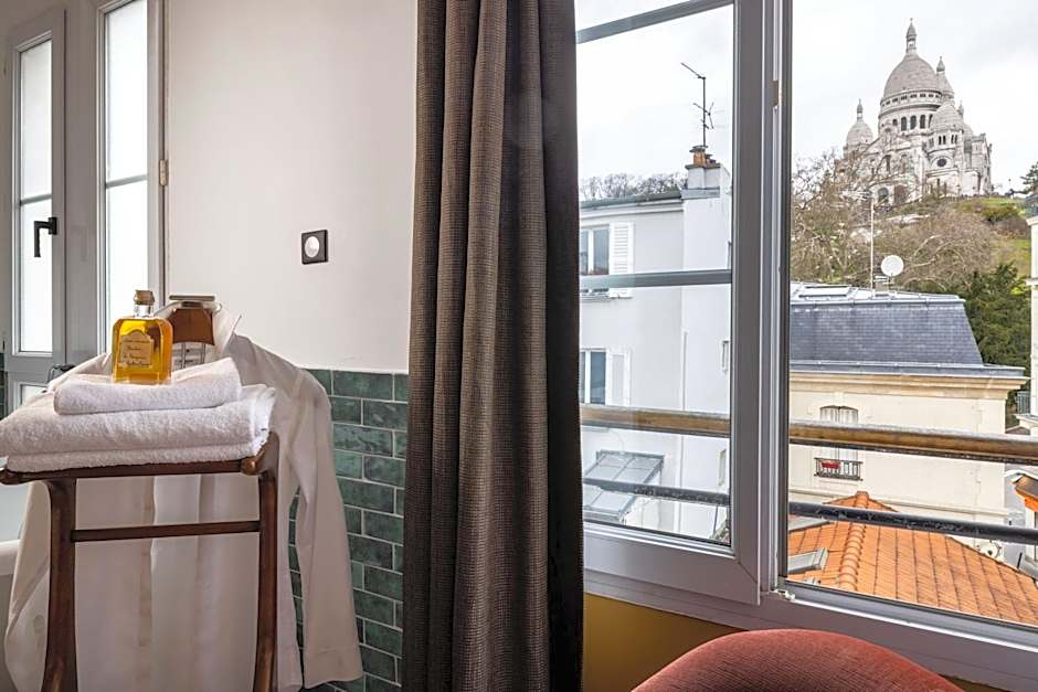 Le Village Montmartre by Hiphophostels