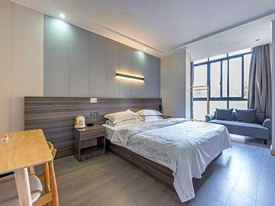 Baoyi Business Hotel