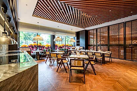 Rezen Mingshan Hotel Luzhou High-speed Railway Station Southwest Trade Mall