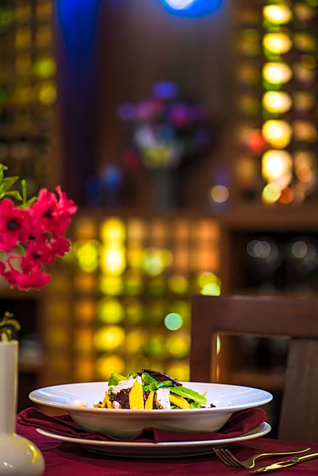 Sea Cliff Court Hotel and Luxury Apartments