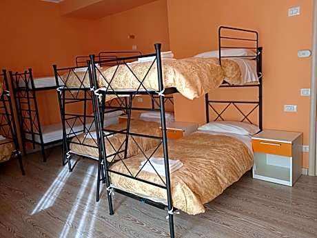 Single Bed in Mixed Dormitory Room