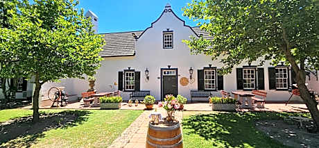 De Leeuwenhof Estate