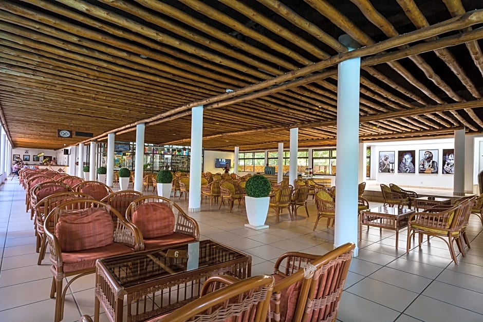 Travellers Beach Hotel & Club