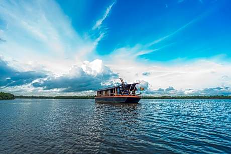 Yathra Houseboat