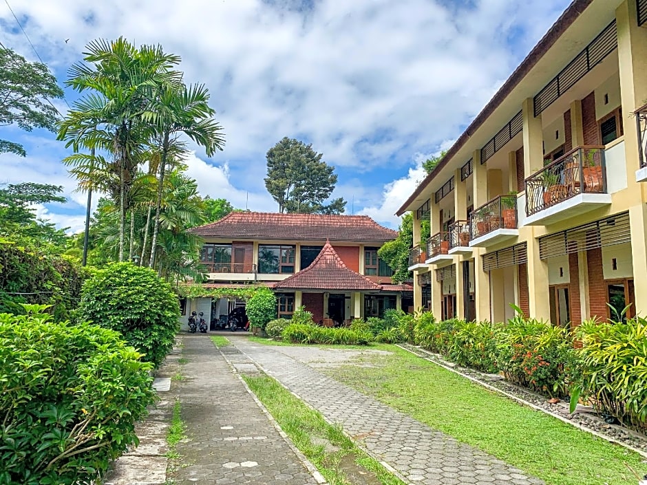 Urbanview Sasono Putro Condongcatur by RedDoorz