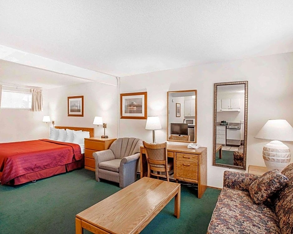Quality Inn & Suites Bremerton near Naval Shipyard