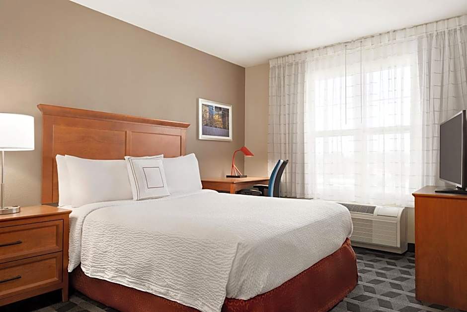Photo 1 of 4 of 1 Bedroom 1 Queen Bed with Sofabed Suite