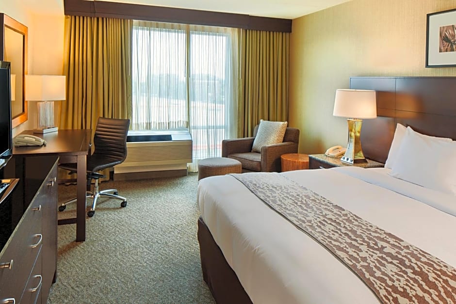 DoubleTree by Hilton Hotel Boston Bayside
