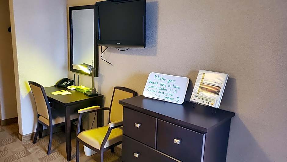 Shoreside Inn & Suites