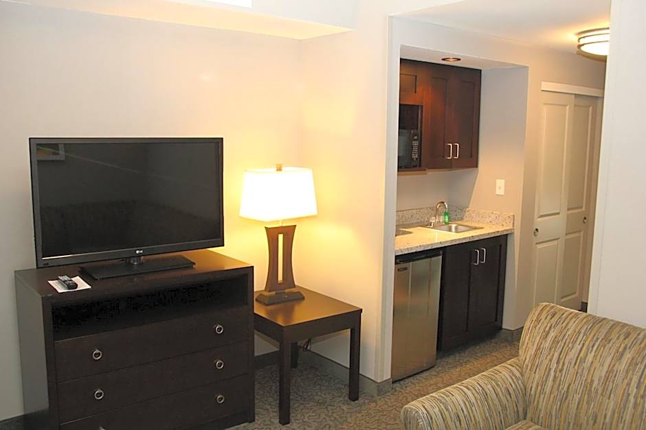 Holiday Inn and Suites East Peoria By IHG