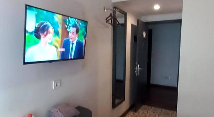 Front One Boutique Tugu Muda Semarang