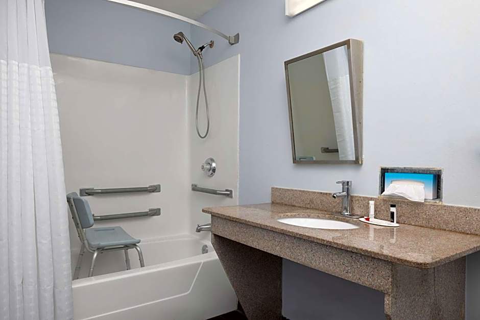 Days Inn by Wyndham Pensacola West