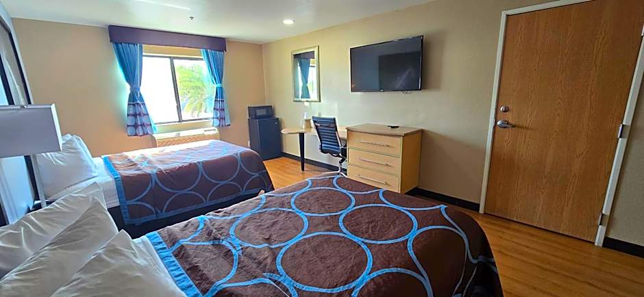 Super 8 by Wyndham New Braunfels I-35