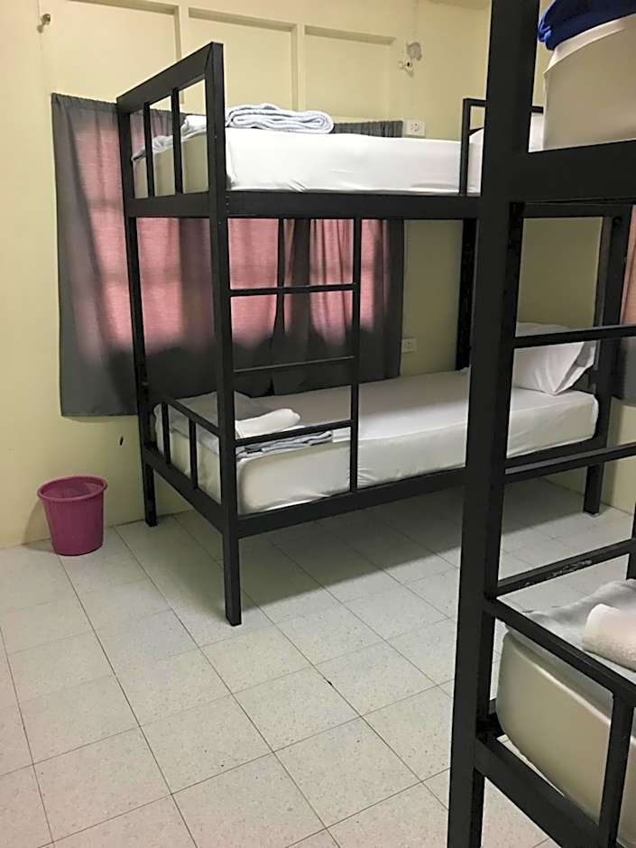Holiday Phangan - Hostel & Bar