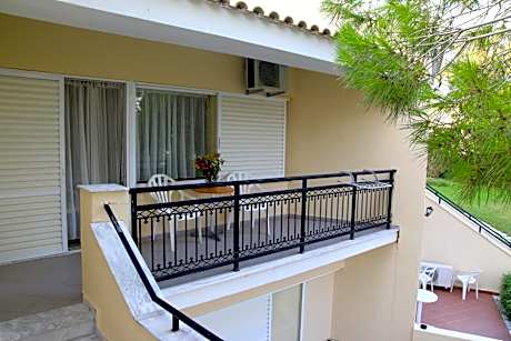 Quintuple Room (5 Adults)